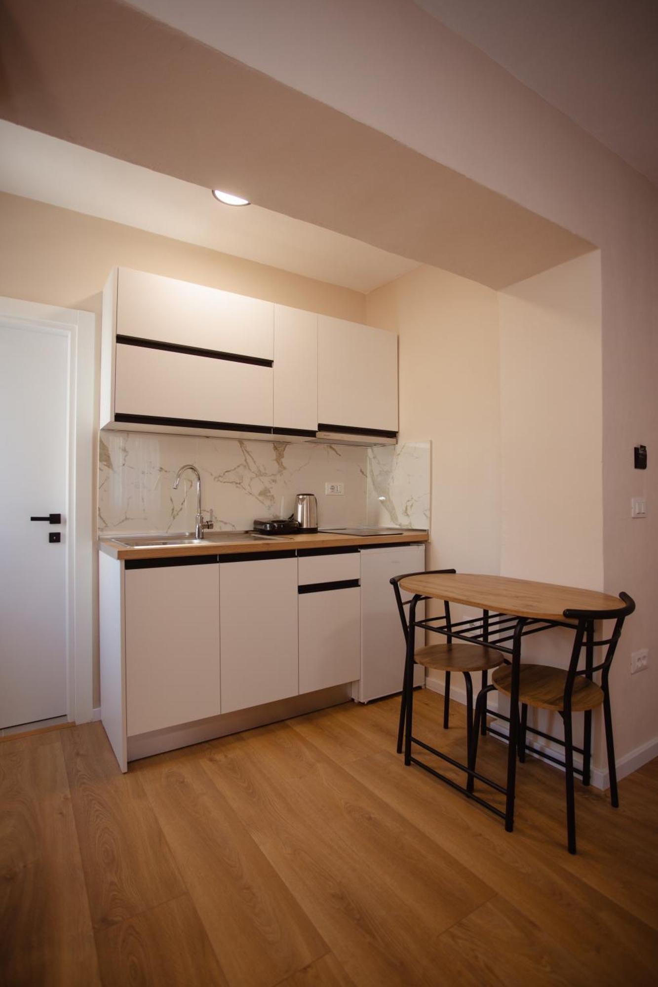 City Center Studio Apartments Шкодер Экстерьер фото