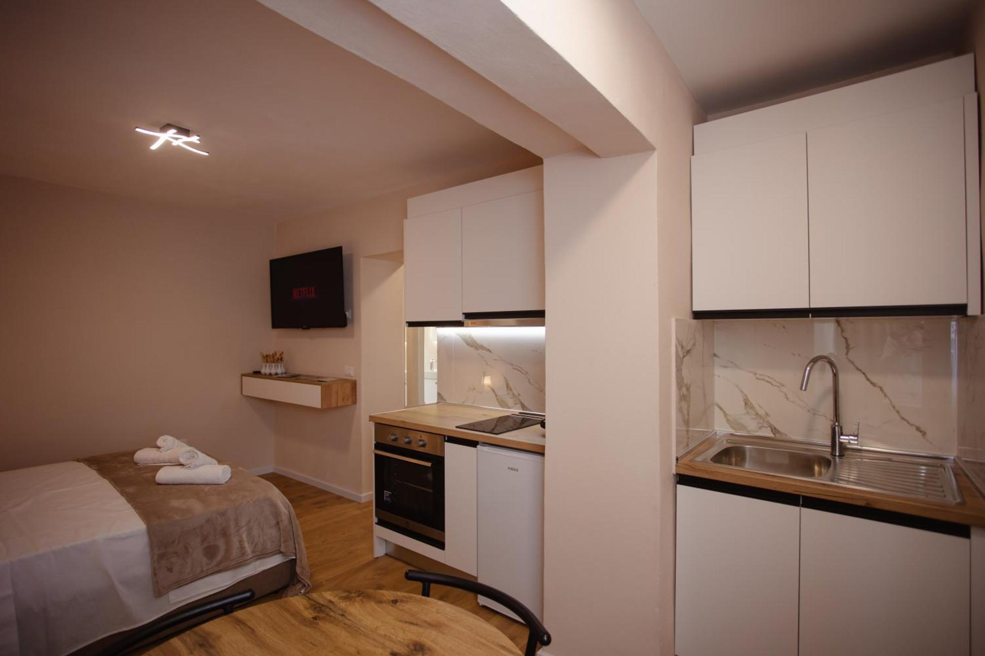 City Center Studio Apartments Шкодер Экстерьер фото