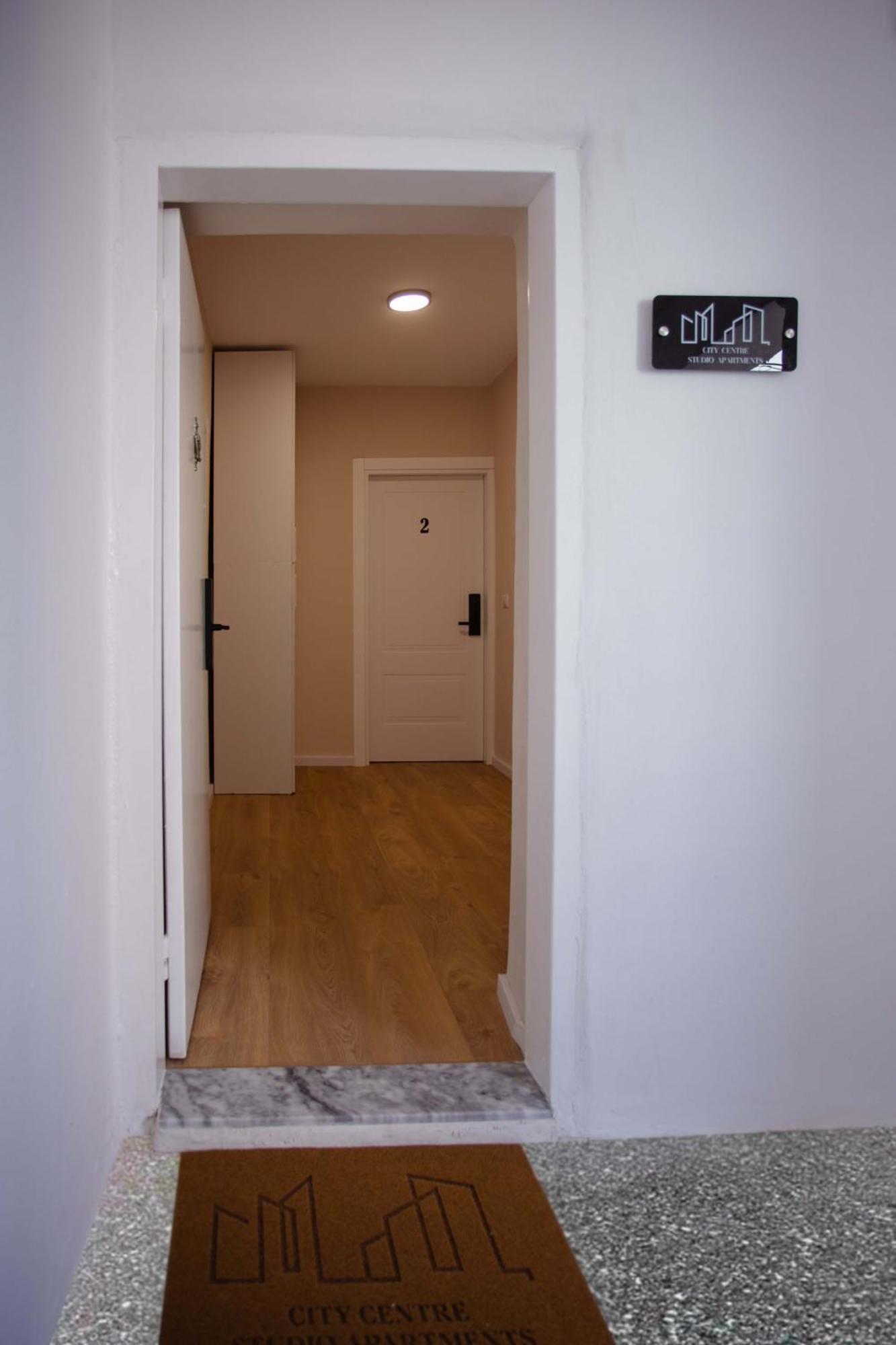 City Center Studio Apartments Шкодер Экстерьер фото